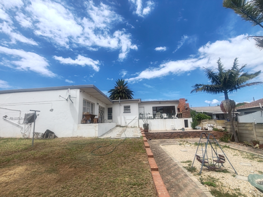 4 Bedroom Property for Sale in Heuwelkruin Eastern Cape